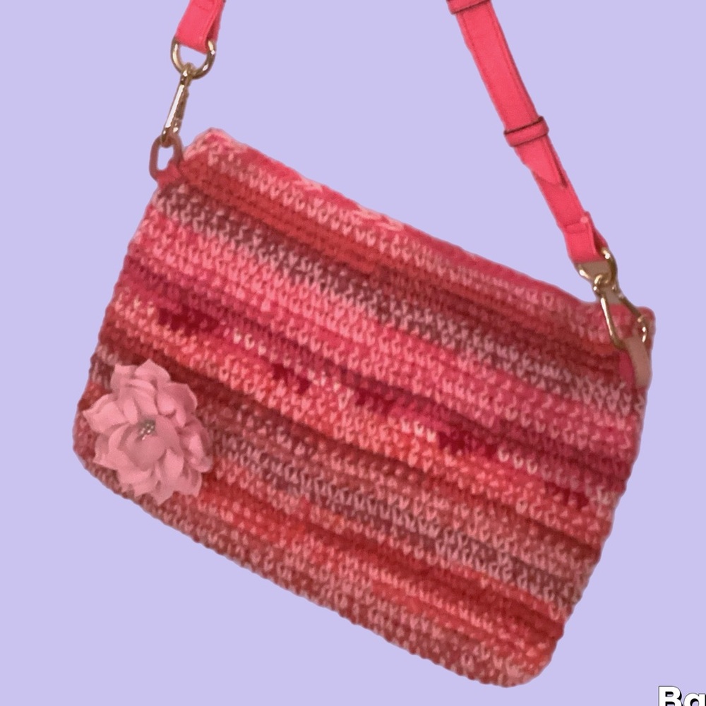 Adorable Crochet Pink Purse.
Shoulder bag with Adjustable shoulder straps